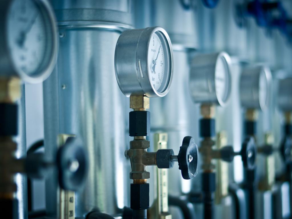 Installations for oil supply systems for oil burners